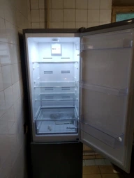 Холодильник з морозильною камерою Beko RCNA305K40XBRN