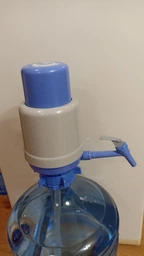Помпа для воды Lilu Econom Plus механическая с краном фото от покупателей 4