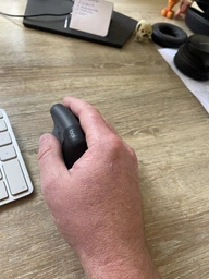 Миша Logitech Lift Vertical Ergonomic Wireless/Bluetooth White (910-006475) фото від покупців 11
