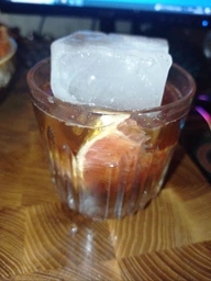 Силіконова форма для льоду з кришкою ICE BAR 8 кубиків по 5 х 5 см чорна (SRICELIDBLACK01) фото від покупців 6
