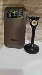 Станок для бритья мужской (Бритва) Gillette Labs + 2 картриджа с подставкой и кейсом Black