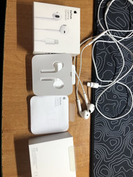 Навушники Apple iPhone EarPods with Mic Lightning (MMTN2ZM/A) фото від покупців 2