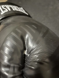 Боксерські рукавички Everlast Spark (870930-70-816) Уні 16 унцій Чорні (009283609450) фото від покупців 1