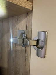Встраиваемая светодиодная LED подсветка для шкафов на мебельные петли Local House холодный белый свет с батарейкой (AH0015_3) фото от покупателей 1
