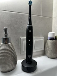 Электрическая зубная щетка Oral-B iO 10 Black (4210201434672) фото от покупателей 9