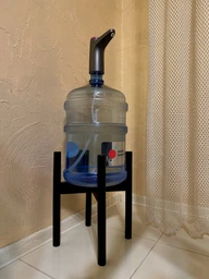 Підставка під бутель з водою WoodDecor в чорному кольорі фото від покупців 3