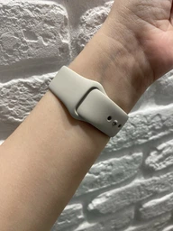 Смарт-годинник Apple Watch SE (2023) GPS 40mm Starlight Aluminium Case with Starlight Sport Band - M/L (MR9V3QP/A) фото від покупців 18