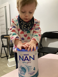 Смесь молочная сухая NAN 4 Optipro с 5 олигосахаридами и L. Reuteri для детей от 18 месяцев 800 г (8445291444225) фото от покупателей 19