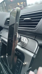 Автомобільний магнітний тримач для телефона MagSafe Air Outlet (без зарядки), GPS на повітропровід та панель, чорний (YS1001999) фото від покупців 11