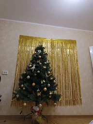 Фольгована Шторка Для Фотозони З Дощика Золота 1х2 м фото від покупців 5
