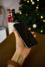 Мобильный телефон Apple iPhone 15 128GB Black (MTP03RX/A) фото от покупателей 2