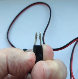 USB адаптер с зажимами типа крокодил прищепки для зарядки АКБ 60 см (0470)
