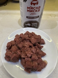 Упаковка полноценного корма для взрослых кошек М'ясна Миска кусочки в соусе мясное ассорти 4 x 415 г (4820255192567) фото от покупателей 7