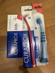 Зубная щетка Curaprox CS Baby для детей (0-4 лет) прорезиненная ручка с присоской Зеленая с синей щетиной (CS Baby-green-blue)