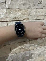 Смарт-годинник Apple Watch SE (2023) GPS 40mm Starlight Aluminium Case with Starlight Sport Band - M/L (MR9V3QP/A) фото від покупців 13