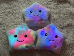 Плюшевая подушка для девочек Звезда Игрушка с ЛЭД подсветкой STAR разноцветная 35 см фото от покупателей 3