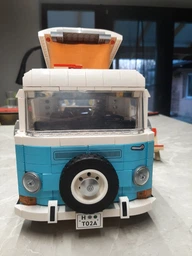 Конструктор LEGO ICONS Фургон Volkswagen T2 Camper 2207 деталей (10279) фото от покупателей 1