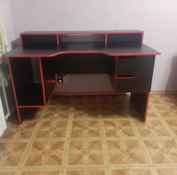 Геймерский стол Rasin RS-10 черный + красный Тиса фото от покупателей 1