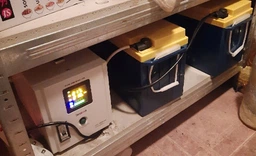 UPS с правильной синусоидой Step4Net UPS-1500VA 1050Вт, LCD, 24V под внешний АКБ, заряд 15A
