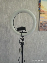 Кільцева LED лампа кольорова для селфі блогерів предметної зйомки 26 см для фото та відео зі штативом фото від покупців 12