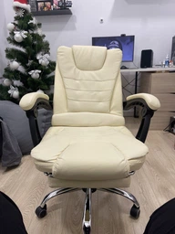 Офисное кресло с подставкой для ног Malatec черное регулируемое с вращением и полиуретановыми роликами