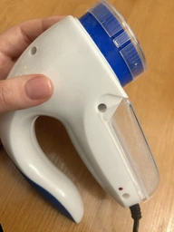 Машинка для удаления катышков Lint Remover YX-5880 от сети 220в с насадкой для чистки белый с синим