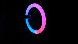 Кільцева LED лампа кольорова для селфі блогерів предметної зйомки 26 см для фото та відео зі штативом фото від покупців 10