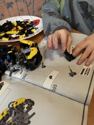 Конструктор LEGO Techniс Bugatti Bolide 905 деталей (42151) фото от покупателей 1