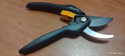 Секатор Fiskars SingleStep P26 обводной (1000567) фото от покупателей 2