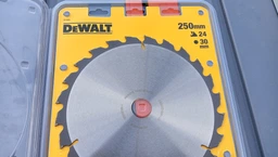 Диск пильный DeWalt по дереву 250 мм 24 (DT1956)