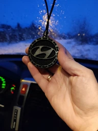 Ароматизатор в машину OudWood из дерева с логотипом Hyundai (Хюндай) по мотивам Dior - Sauvage фото от покупателей 1