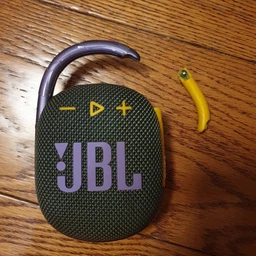 Портативна колонка JBL Clip 4 5W Black (JBLCLIP4BLK) фото від покупців 6