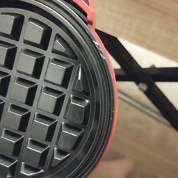 Стильная и портативная, электрическая мини - вафельница Waffle Maker с антипригарным покрытием, красная (SKU-5142) фото от покупателей 1