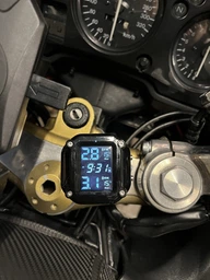 Беспроводная система TPMS контроля давления и температуры в шинах мотоциклов. Датчик давления в колесах