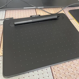 Графический планшет Wacom Intuos S Black (CTL-4100K-N) фото от покупателей 6