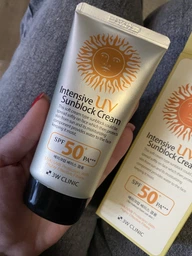 Легкий сонцезахисний крем 3W Clinic Intensive Uv Sunblock Cream SPF50+ PA+++ 70мл фото від покупців 4