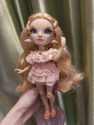 Лялька Rainbow High 5 серія Victoria Whitman Pink - Рейнбоу Хай Вікторія Вайтмен, з аксесуарами - 583134 фото від покупців 1