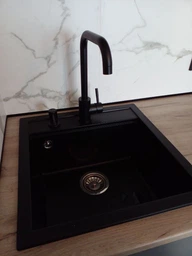Гранитная квадратная мойка для кухни AquaMill TORONTO LUX черная + смеситель + дозатор + сифон фото от покупателей 7