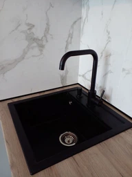 Гранитная квадратная мойка для кухни AquaMill TORONTO LUX черная + смеситель + дозатор + сифон фото от покупателей 6