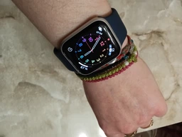 Смарт-годинник Apple Watch SE (2023) GPS 40mm Starlight Aluminium Case with Starlight Sport Band - M/L (MR9V3QP/A) фото від покупців 6