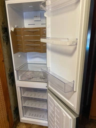 Холодильник з морозильною камерою Beko RCNA305K40XBRN