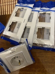 Розетка одинарна із заземленням Panasonic Arkedia Slim біла