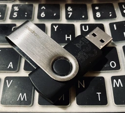 Флеш память USB Goodram UTS3 32GB USB 3.2 Gen1 Black/Silver (UTS3-0320K0R11) фото от покупателей 9