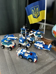 Конструктор Полиция на 700 деталей City Police SWAT 51 в 1, вертолет, авто, робот, фургон, самолет, катер, истребитель, скутер, джип, машинка, Городская станция полиции фото от покупателей 14