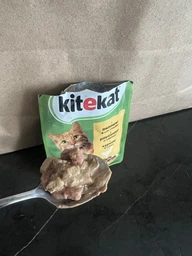 Вологий корм для кішок Kitekat з куркою в соусі 85 г (5900951307355) фото від покупців 2