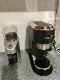 Кавоварка еспресо Delonghi EC 685.BK