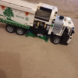 Конструктор LEGO Technic Сміттєвоз Mack LR Electric 503 деталей (42167) фото від покупців 2