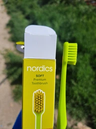 Зубная щетка Nordics Premium 6580 Мягкой жесткости Зеленая с салатовой щетиной (3800501908211)