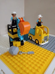 Конструктор LEGO DUPLO Town Вантажівка та гусеничний екскаватор 20 деталей (10931) фото від покупців 7