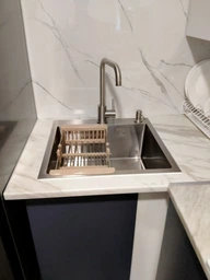 Мойка из нержавеющей стали AQUAMILL 5050 decor + смеситель + дозатор + решетка + сифон